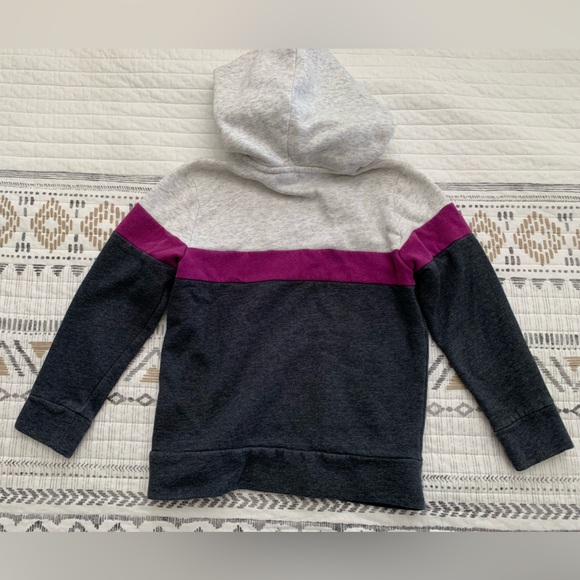 Old Navy (Boys) Size Small (6-7) - Picture 2 of 5